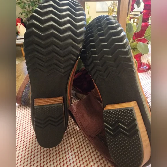 Sorel Madder Slimshortie Boots - Picture 7 of 9